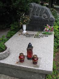 Sylwetka artysty i jego autor ilustracji do ponad 200 książek,ównież pisał bajki i felietony. File Nagrobek Jan Marcin Szancer Jpg Wikimedia Commons