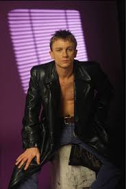 Daniel wroughton craig (born 2 march 1968) is an english actor. 18 Actors Who Have Posed For Seriously Cheesy Photos With Their Chest Exposed Daniel Craig Daniel Graig Daniel Craig 007