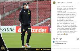 Carlos palacios (unión española) versucht es mit dem rechten fuß rechts im strafraum, der schuss wird jedoch abgeblockt. Carlitos Palacios Se Despidio De Union Espanola Sere Un Hincha Mas Y Nos Volveremos A Encontrar