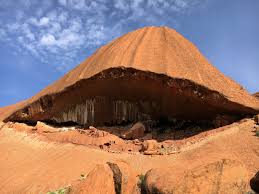 It stands at a massive 348 meters tall and. Australia Uluru Mystic Mountain Of Australian Aboriginees En Infoglobe Cz