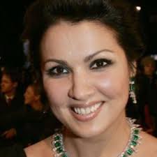 Many people magazine covers remind us that this amazing singer star sparkles on stage and posesses all the qualities of a true artist. Anna Netrebko Ist Schwanger Boulevard