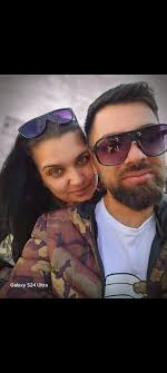 Hi everyone👋😊Me, my boyfriend and my daughter are searching for a new  apartment. We're working, quite and friendly, without pets and with no bad  habits. We'll be happy to receive your suggestions!