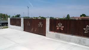 La macchina taglio laser co2 utilizza un raggio laser ad alta velocità per incidere e tagliare moltissimi materiali. Cancelli In Ferro Zincato E Verniciato A Polveri Con Specchiatura In Lamiera Taglio Laser 7 Murador Lavorazioni Metalliche S R L