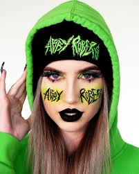 238 4 Mil Me Gusta 843 Comentarios Abby Roberts Abbyroberts En Instagram I Finally Did A Look Inspired By My Merch Artistry Makeup Makeup Looks Makeup