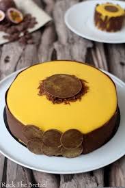 Entremet Mogador Insert Aux Fruits De La Passion Mousse Au Chocolat Au Lait Rock The Bretzel Recette Desserts Francais Chocolat Au Lait Mousse Au Chocolat