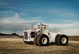 Acceseaza magazinul online pentru detalii si pret! Cel Mai Mare Tractor Din Lume Un Monstru De 900 De Cai Putere Galerie Foto Si Video