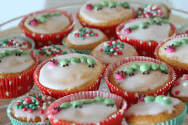 Da werden die kinderherzen höher schlagen, wenn sie diesen tollen kuchen sehen. Raupe Nimmersatt Party Zum 1 Geburtstag Die Grosse Geburtstagssause Mit Deko Diy Geschenk Und Food Inspirationen Jules Kleine Freuden