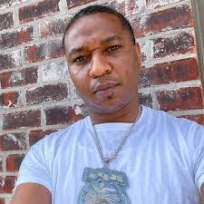 Diondre Ross's Instagram, Twitter & Facebook