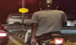 Koleksi oleh aslan kini jadi • kali terakhir dikemas kini 9 minggu yang lalu. Lelaki Naik Motosikal Pakai Gelang Pink Ditahan Mykmu Net