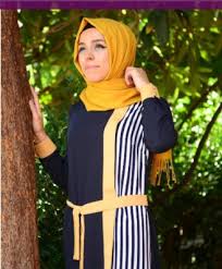 Jadi, kalian bisa menggunakan inspirasi outfit di atas buat main ke mall ataupun ke acara kondangan lho. Berbagai Warna Jilbab Yang Match Dengan Baju Biru Dongker