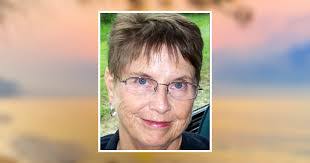 Sara Cornwell's Instagram, Twitter & Facebook