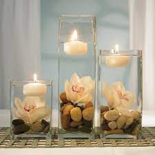 Otra decoración de centros de mesa con calas que usted puede realizar para colocar en su mesa es la siguiente. Centros De Mesa Para Bodas Con Velas Y Flores
