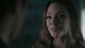 Hope Mata a Landon Kirby : Malivore Muere Quemado(Legacies:T.4/E.4: Latino)