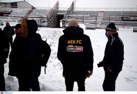 Η αελ ξεκίνησε τον αγώνα δυνατά και μόλις στο 20ό δευτερόλεπτο έχασε την πρώτη καλή ευκαιρία της στο παιχνίδι, όταν από εξαιρετική κάθετη πάσα του καρανίκα προς τον μπεν χατίρα, ο επιθετικός. Ael Na Ginei Ayrio To Mats Me Thn Aek Opoiadhpote Allh Apofash 8a Einai Paranomh