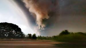 Starkregen hat in der nacht zum mittwoch in teilen deutschlands zu unfällen und zahlreichen feuerwehreinsätzen geführt. Unwetter Aktuell In Deutschland Gewitter Sturm Und Regen Im Norden News Inland Bild De