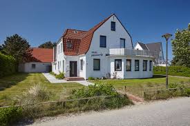 Das haus liegt im ortsteil böhl, nicht weit vom leuchtturm und vom golfplatz entfernt. Haus Hartwig Ferienwohnung An Der Nordsee