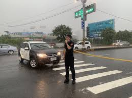 Jun 20, 2021 · 高雄市、屏東縣今（20）日下大雷雨，其中鳳山、楠梓、大寮及崁頂等地淹水，水利署也針對高雄、屏東發出「一級淹水警戒」。高雄等地也陸續. å¤§é›·é›¨ç‹‚ç‚¸ é«˜é›„æ·¹æ°´åˆåœé›»æ°´æ·¹åŠè¼ªèƒŽæ·±ç•«é¢æ›å…‰ å¥½æˆ¿ç¶²news