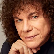 Sanremo 2019, l'anno di Claudio Bisio: il conduttore "simpatico umorista"  sul palco dell'Ariston. S'intenderà con "l'altro Claudio"?