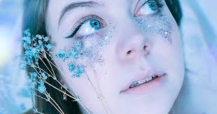 PREMIERE: Hannah Horan shines a light