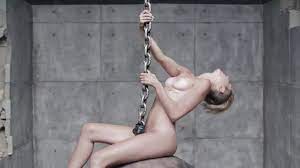 Miley Cyrus - Wrecking Ball (2013) uncut version - Celebs Roulette Tube