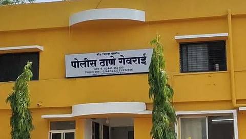 गेवराई पोलिसांची अवैध वाळू वाहतुकीवर कारवाई; ७.५० लाखांचा ट्रॅक्टर-ट्रॉली जप्त