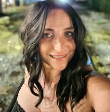 I live in the St Petersburg FL area and I'm looking for some kefir grains.  Anyone have any extra healthy grains they would like to share? Thanks