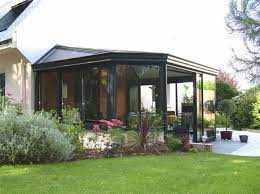 Belle allure, à cheval entre architecture traditionnelle et moderne, la technique est intéressante pour disposer d'une pourquoi opter pour une véranda sur muret ? Comment Choisir Sa Veranda Leroy Merlin