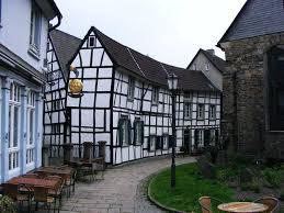 Fachwerkhauser Am Kirchplatz In Hattingen Am 15 April 2009 Hattingen Fachwerkhauser Schone Gebaude