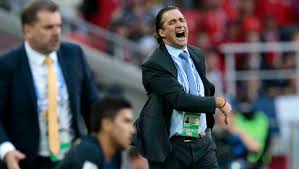 طالب مدرب المنتخب السعودي الأول لكرة القدم، الهولندي بيرت فان مارفيك، مجلس إدارة اتحاد كرة القدم بإبعاد المشرف على المنتخب طارق كيال عن الجلوس في دكة البدلاء. Ø§Ù„Ø£Ù‡Ù„ÙŠ ÙŠÙØ§ÙˆØ¶ Ù…Ø¯Ø±Ø¨ Ø§Ù„Ù…Ù†ØªØ®Ø¨ Ø§Ù„Ø³Ø¹ÙˆØ¯ÙŠ Ø§Ù„Ø³Ø§Ø¨Ù‚ Ø¨ÙŠØªØ²ÙŠ ØµØ­Ø§ÙØ© Ø§Ù„Ø¬Ø¯ÙŠØ¯ Ø±ÙŠØ§Ø¶Ø©