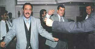 Biz gençlik kolları olarak genel başkanımız mehmet ağar dışında bunu ancak sinan aygün'ün yapabileceğine inanıyoruz dedi. Bianet