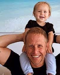 Ricardo Gonsalves's Instagram, Twitter & Facebook