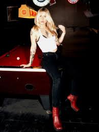 Carly Anderson (comedian) - Free sexy pics, galleries & more at Babepedia