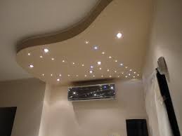 Un Modo Creativo E Moderno Di Illuminare La Tua Stanza Con Faretti Led Faretti Illuminazione Faretti Design Del Soffitto