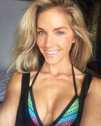 Amanda Zeran's Instagram, Twitter & Facebook