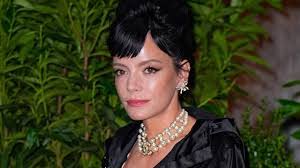 Elizabeth Ragsdale's Instagram, Twitter & Facebook