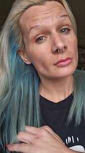 How to remove red hair dye and achieve blonde color without damaging hair?