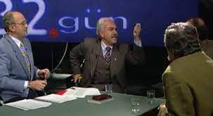 Miles prosecutor olduğu için o phoenix'e sen abdulhamiti savundun! dese daha iyi olurdu bence ama yinede the phrase in the title(sen abdülhamit'i savundun) is from a debate on turkish tv. Dogu Perincek I De Yasasaydi Abdulhamid I De Guldurecek Espri