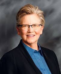 Tracey Halvorson's Instagram, Twitter & Facebook