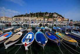 Des Vacances Bien Meritees Dans Un Appartement A Louer Pas Cher A Nice Vacances Lieux De Lune De Miel Vacances En France