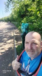 1 bag maintenance pick at layby near Fosse Park Leicester , popped to Pets  at home earlier & pulled over for a gander . Getting overgrown now as  expected this time of