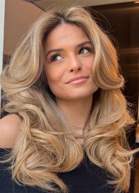 15 Cute Butterfly Haircuts & Blowout Ideas + Best Face Shape for Butterfly  Haircut 1 - Fab Mood | Colour + Mood + Style Inspiration