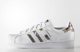 Kaufe jetzt die heißesten sneaker, accessoires und bekleidung bei foot locker. Adidas Floral Stripes Off 53 Www Usushimd Com