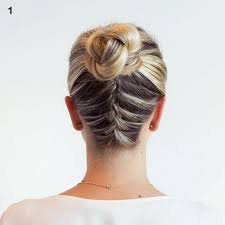 Für diesen zopf benötigen sie ein wenig übung im flechten, dafür sitzt er eng am kopf. Haare Am Hinterkopf Flechten Hinterkopf Flechten Geflochtene Haare Flechten