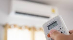 Klimalar yaz aylarında kullanılsa da kış aylarında ısınmak içinde artık sıklıkla tercih edilmektedir. Klima Kumandasindaki Bircok Kisinin Kafasini Karistiran Kar Ve Gunes Isaretleri Eksi Seyler