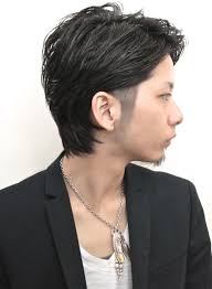 もみあげの部分をツーブロックにしたショートスタイルです クール ショート 髪型 ショート メンズ ヘアスタイル