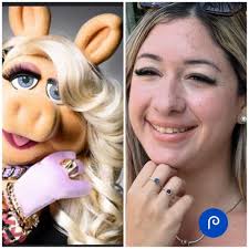 Buenas noches, no me vayan a caer en pandilla, ella es preciosa, bella, un  cañón de mujer!❤️❤️❤️ Pero no deja de parecerce a Peggy, una puerquita muy  linda, también, jjj