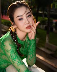 𝐀́ 𝐇𝐀̣̂𝐔