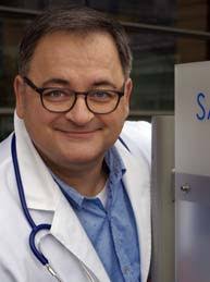Vollgeschissenes bett saubermachen als windeln wechseln. Fernsehstar Aus Der Ard Serie In Aller Freundschaft In Der Funzel Zu Gast Michael Trischan In Windeln Pickel Psychiatrie Kabarett Theater Leipziger Funzel