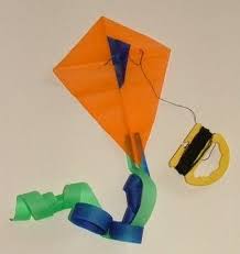 Minidrachen Flugfahig Drachen Im Herbst In 2020 Drachen Selber Basteln Drachen Basteln Basteln Mit Kindern Herbst