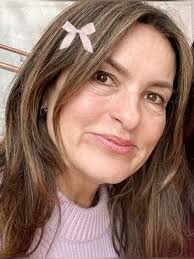 Hey wer is the Kristal from ep. 1. I wanna see her playing another or other  role from diff. Series, .. Ahm, i want a drama or a romance. I find her